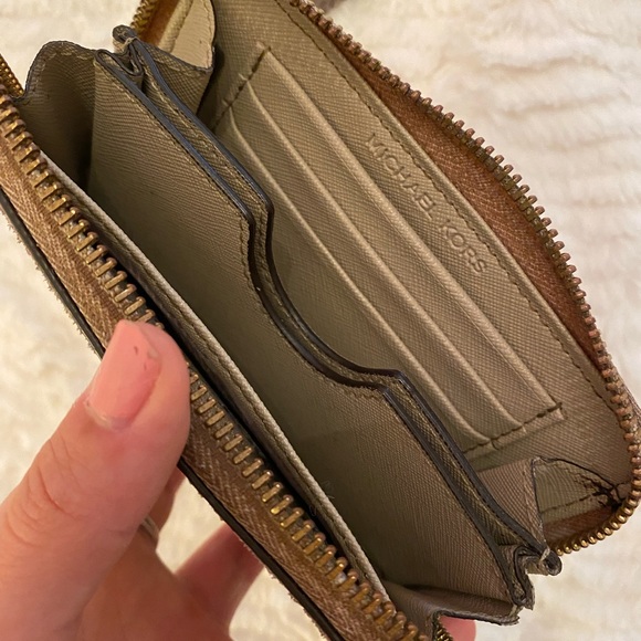 michael kors wristlet (snakeskin) - Picture 4 of 4